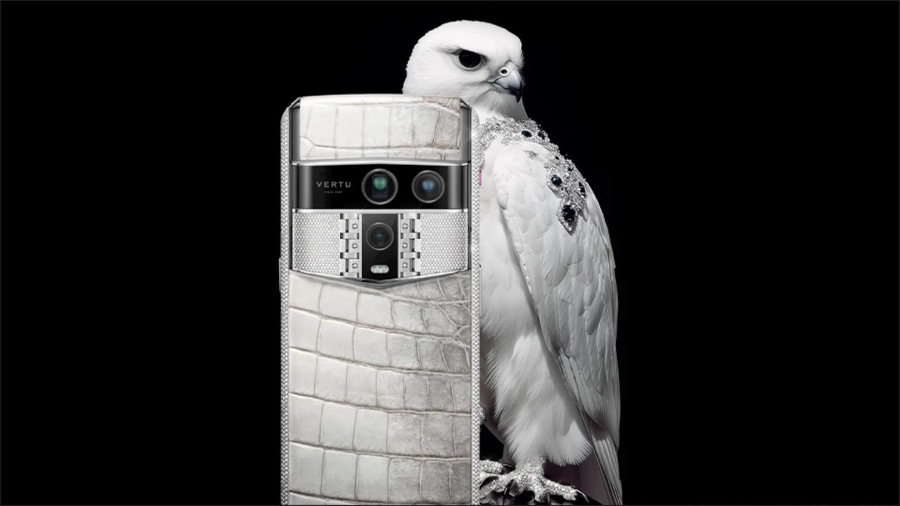 Мы не слышали этого имени 10 000 лет Vertu представила AI смартфон Agent Q Устройство получило флагманскую начинку Snapdragon 8 Elite 16 512 1024 ГБ памяти люксовые материалы и множество AI функций в прошивке Компания заявила что встроенные AI агенты способны брать на себя целый спектр задач от бронирования билетов на самолёт до ответов на электронные письма Стоимость смартфона начинается от 5920 долларов 480 000 рублей В зависимости от материалов ценник может улететь и за 100 тысяч есть версии из крокодиловой кожи со вставками из бриллиантов rozetked me news 42203