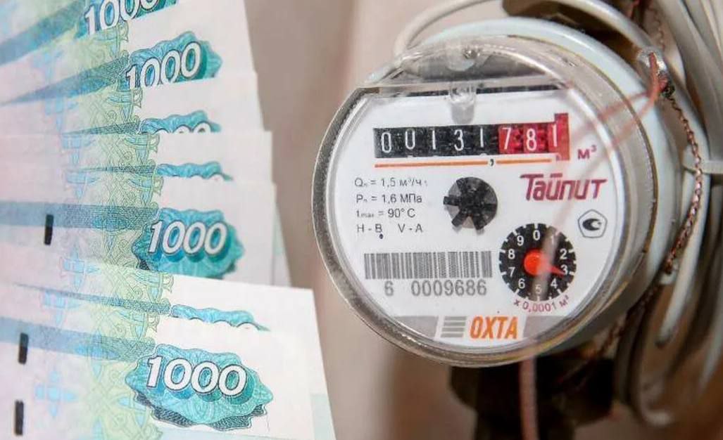 На 14,88% выросли тарифы на холодную воду за первую неделю июля, — Росстат. Это почти 15% за считанные дни, и это выше средней индексации по ЖКХ 11,9% в целом по стране. Рост затронул и другие коммунальные услуги: горячая вода подорожала почти на 14%, а электроэнергия — на 13%.
