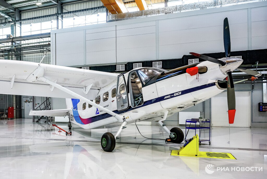 Первый полет прототипа самолета Байкал с российскими двигателем и винтом ожидается в конце этого года а получение сертификата типа запланировано на 2026 год Подписаться на РИА Новости