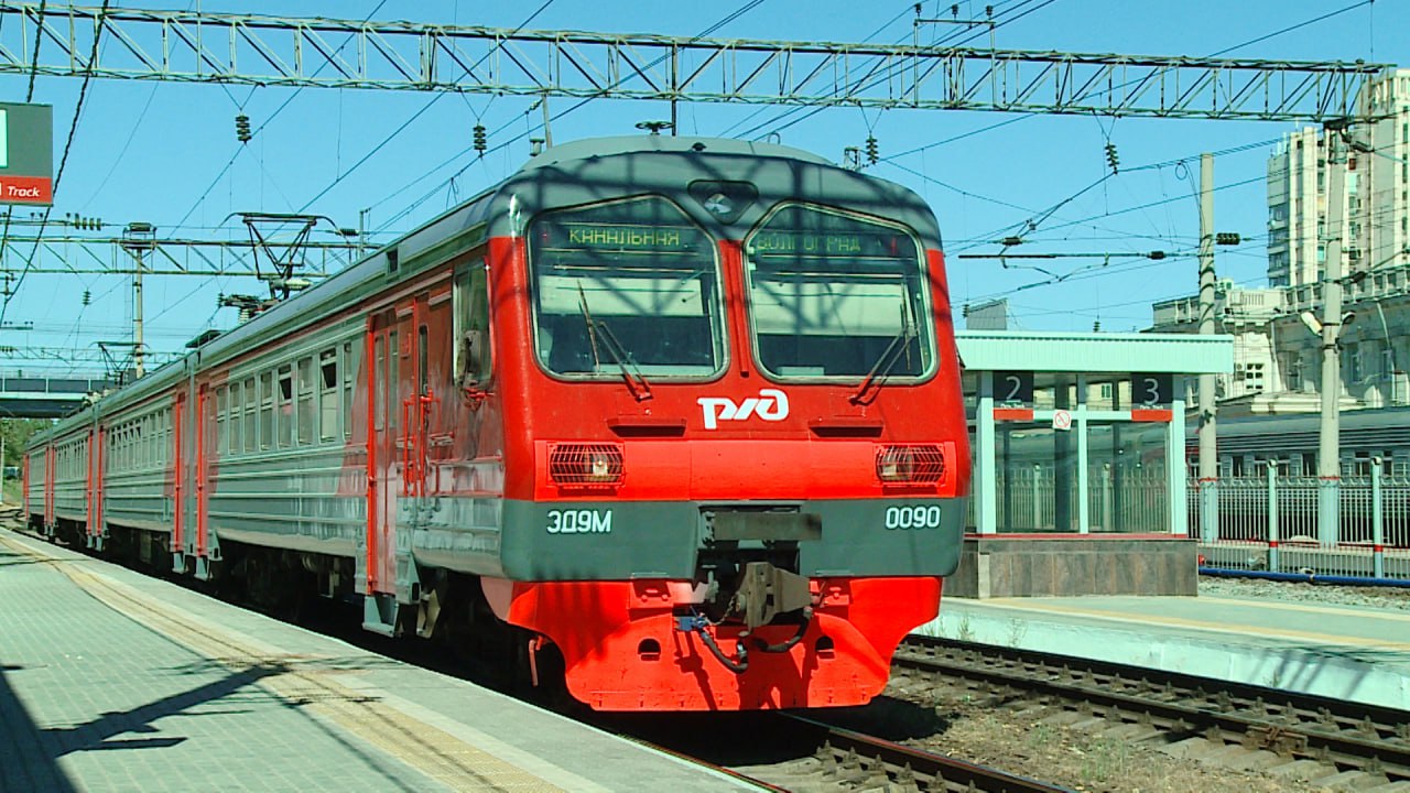 В Волгограде изучают востребованность городских электричек Для этого решено назначить дополнительные рейсы 31 января Состав 6425 6426 Волжский Шпалопропитка отправится в 10 47 и прибудет в 12 31 Поезд 6442 6441 Шпалопропитка Волжский отправится в 18 05 и прибудет в 19 46 В пути следования предусмотрены остановки на станциях Спартановка Мамаев Курган Волгоград 1 Акварель и других Подписаться Перейти на сайт MAX