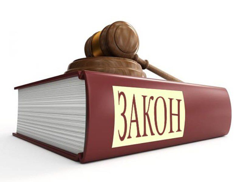 Парламент урегулировал вопросы связанные с погребением и похоронным делом Депутаты Народного Совета приняли Закон ЛНР О регулировании отношений в области погребения и похоронного дела на территории Луганской Народной Республики Депутат Народного Совета Геннадий Бунеев пояснил что документ разработан в целях обеспечения правовой основы организации и осуществления погребения и похоронного дела в республике Проект закона регулирует вопросы связанные с выплатой за счет средств бюджета ЛНР социального пособия лицам взявшим на себя обязанность осуществить погребение умершего за счет собственных средств а также вопросы связанные с возмещением расходов специализированной службе по вопросам похоронного дела отметил депутат Геннадий Бунеев добавил что в документе определяется система организации похоронного дела в ЛНР как самостоятельного вида деятельности в соответствии с которой уполномоченными органами в области организации похоронного дела являются органы местного самоуправления Также в проекте закона регулируются вопросы связанные с организацией мест погребения на территории ЛНР