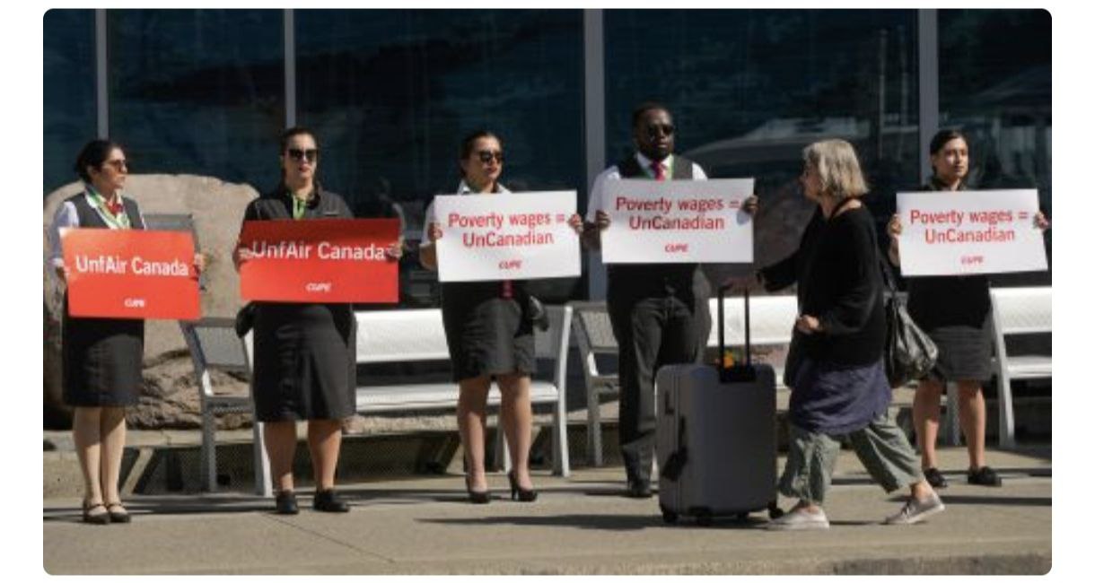 Air Canada больше не летает. Ближайшие несколько дней точно. Там бастуют абсолютно все бортпроводники, требуя увеличения зарплат. Ежедневно авиакомпания перевозила около 130 тысяч пассажиров. Сейчас их пытаются пересадить на других перевозчиков. Сможет ли Air Canada вернуться к нормальной работе после тотального локаута, пока не ясно.