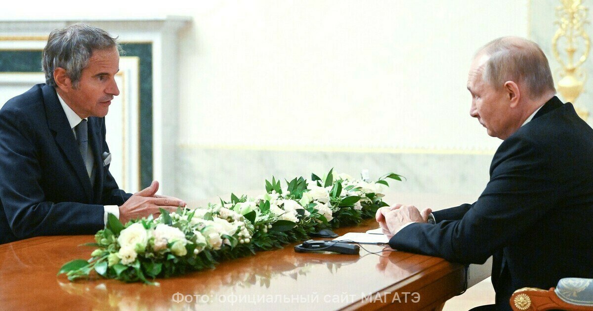 Самый популярный у калининградцев после Лионеля Месси аргентинец может возглавить ООН Аргентина выдвинула кандидатуру генерального директора Международного агентства по атомной энергии МАГАТЭ Рафаэля Гросси на пост генсека ООН Аргентина один из основателей ООН новый генеральный секретарь организации должен вступить в права в 2027 году В дипломатическом корпусе республики отметили что Гросси успешно возглавляет МАГАТЭ с 2019 года а его основные достижения направлены на содействие миру и безопасности посредством открытого эффективного и актуального диалога Его способность содействовать дипломатическому общению его умение преодолевать конфликтные ситуации в серьёзных международных кризисах в качестве беспристрастного и эффективного собеседника его техническая и лингвистическая компетентность и его приверженность Уставу Организации Объединённых Наций делают его прекрасным кандидатом на пост Генерального секретаря в таких людях мир нуждается сегодня говорится в сообщении МИД страны