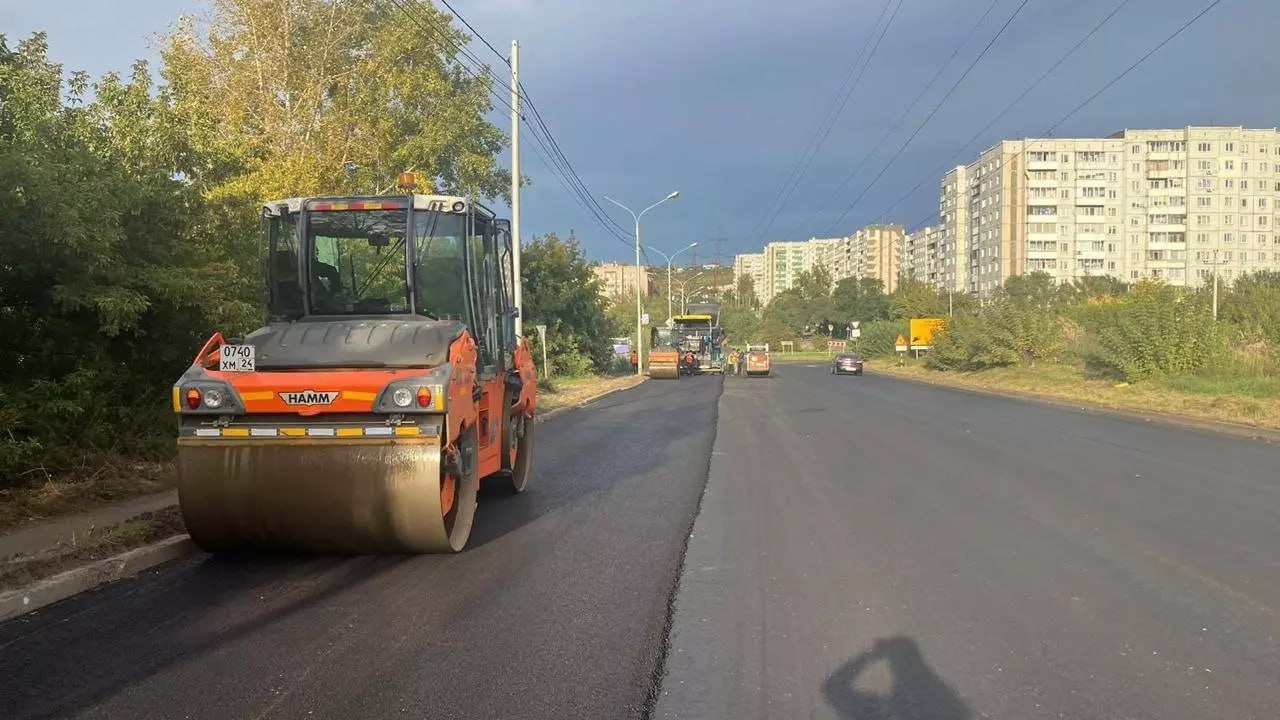 «Раскапывают летом, делают осенью»: красноярцы раскритиковали мэра за ремонт дорог.  Владислав Логинов отчитался о ремонте дорог губернатору и рассказал об этом в своем телеграм-канале. Некоторые пользователи раскритиковали дорожно-ремонтные работы в этом году. Они отметили, что ремонт был долгим и некачественным.  Собрали их реакции и ответы управления дорог.