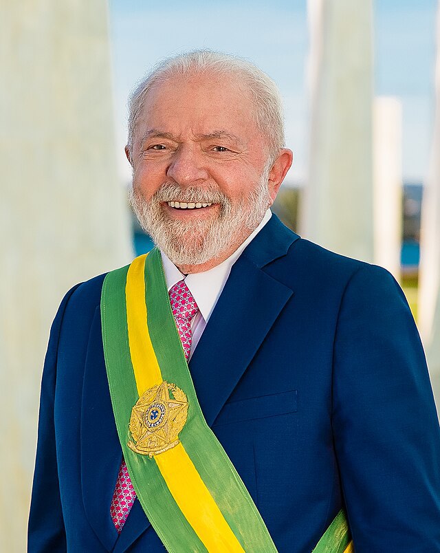 Лула да Силва будет баллотироваться на пост президента Бразилии Политик был президентом Бразилии с 2003 по 2011 годы а затем снова занял этот пост в 2023 году Следующие президентские выборы в стране должны пройти 4 октября 2026 года Хочу вам сказать что мне будет 80 лет но можете быть уверены что у меня столько же энергии сколько и в 30 лет И я буду баллотироваться на четвёртый срок в Бразилии Говорю вам это потому что мы ещё много раз встретимся заявил Силва в ходе общения с прессой Подписывайтесь на Выборный в МАХ