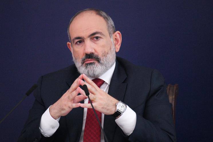 Пашинян пригрозил что некоторые партии могут лишиться права участия в выборах Партии структура которых не является прозрачной могут лишиться права участвовать в выборах Об этом в парламенте заявил премьер министр Армении Никол Пашинян Есть партии где один два человека просто садятся и пишут список руководства Или ни у кого не возникает вопроса откуда они финансируются Да этот вопрос назрел его следует обсудить с Советом Европы и другими структурами Их даже нужно лишить возможности участвовать в выборах Если это конспирологические структуры зачем они вообще участвуют в выборах Пусть занимаются конспирологией а мы их разоблачим отметил он Подписывайтесь на Выборный в МАХ