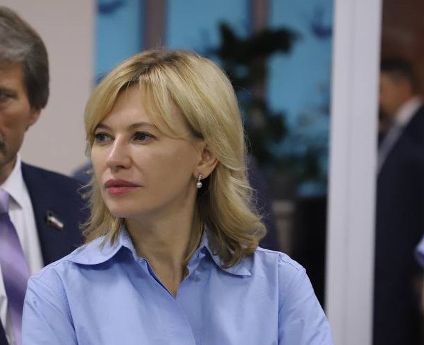 Несчастные случаи на производстве нельзя замалчивать! Вместе с Андреем Исаевым, Михаилом Терентьевым, Викторией Родиной и другими коллегами из Комитета Госдумы по труду, соцполитике и делам ветеранов мы предлагаем штрафовать работодателей за сокрытие производственных травм. Если несчастный случай на производстве не зафиксирован — работник не сможет получить положенные ему по закону выплаты. Не будет проведена экспертиза, и недостатки предприятие не устранит. А, значит, ситуация может повториться. При первом нарушении штраф для должностных лиц составит до 30 тыс. руб., для компаний — до 150 тыс. руб. При повторном сокрытии ЧП деятельность предприятия может быть приостановлена. ⁉ Наш законопроект уже внесён в Госдуму. Уверена, что коллеги поддержат нашу инициативу и защитят права работников на производствах. Екатерина Стенякина
