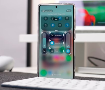 Многие пользователи недовольны тем что One UI 8 5 похожа на iOS опрос Android Authority В начале декабря 2025 года Samsung запустила публичное бета тестирование новой прошивки One UI 8 5 на смартфонах Galaxy Помимо прочего OC получила элементы дизайна явно вдохновленные iOS что несколько подпортило идентичность системы Ресурс Android Authority спросил у пользователей что они думают по этому поводу