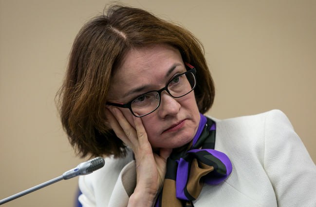 ‼ ЦБ обнаружил недоверие россиян к официальной информации по поводу инфляции. Информация об официальном уровне инфляции и заявления властей по ее снижению почти не влияют на поведение россиян и их ожидания по поводу роста цен. К такому выводу пришли эксперты департамента исследований и прогнозирования Банка России, о результатах эксперимента сообщается на сайте ЦБ.