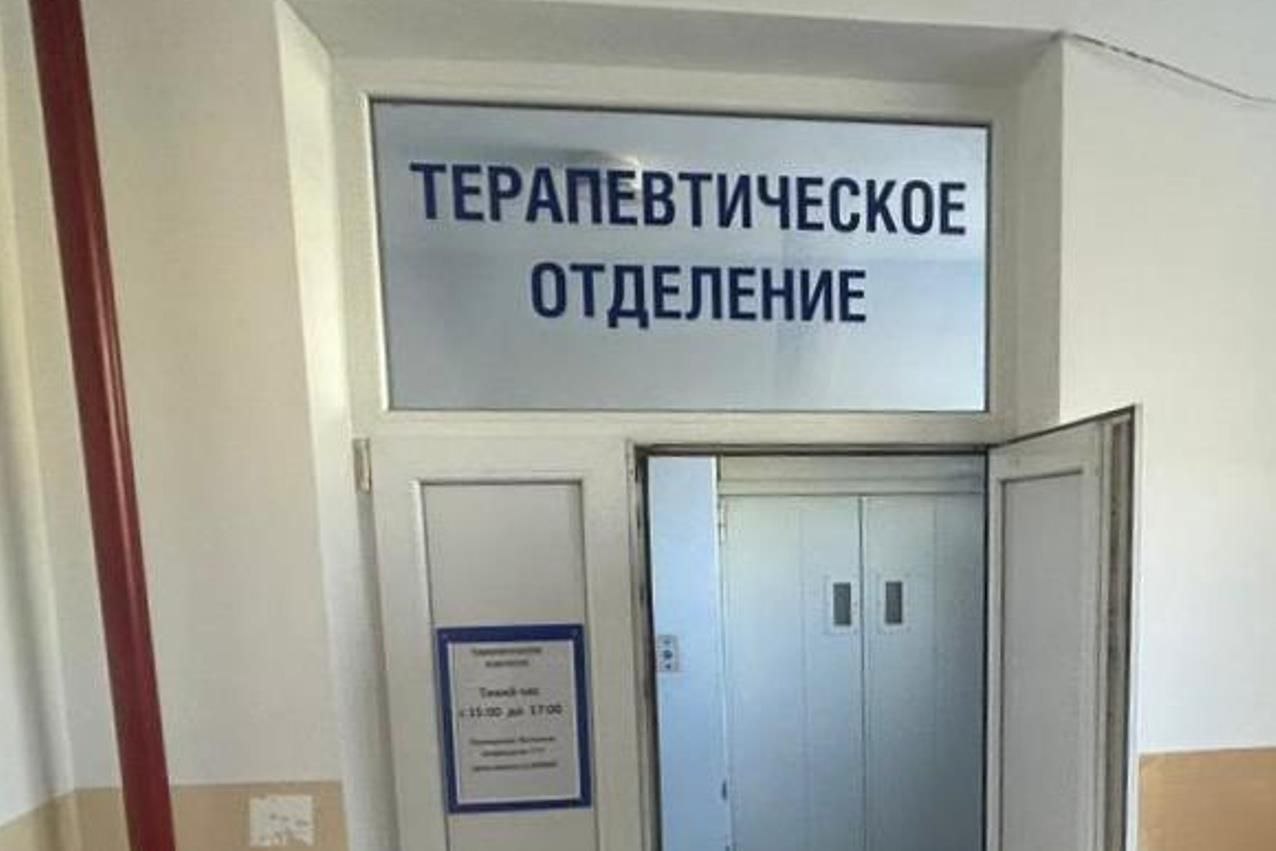 В Севастополе прокуратура проводит проверку по сообщениям о ненадлежащих условиях пребывания пациентов в городской больнице № 1. Прокуратура города Севастополя инициировала проверку на основе информации, полученной из социальных сетей, о том, что в городской больнице не соблюдаются необходимые санитарные нормы. В проверке участвуют специалисты из Межрегионального управления Роспотребнадзора по Республике Крым и городу Севастополю. В публикациях сообщалось о том, что в терапевтическом отделении ГБУЗ С «Городская больница №1 им. Н. И. Пирогова» не проводятся необходимые меры по дезинфекции и дезинсекции, а также не работает душ. Прокуратура оценит, насколько медицинское учреждение соответствует требованиям санитарно-эпидемиологического законодательства. Если будут обнаружены нарушения, будут приняты соответствующие меры прокурорского реагирования. Вести Севастополь