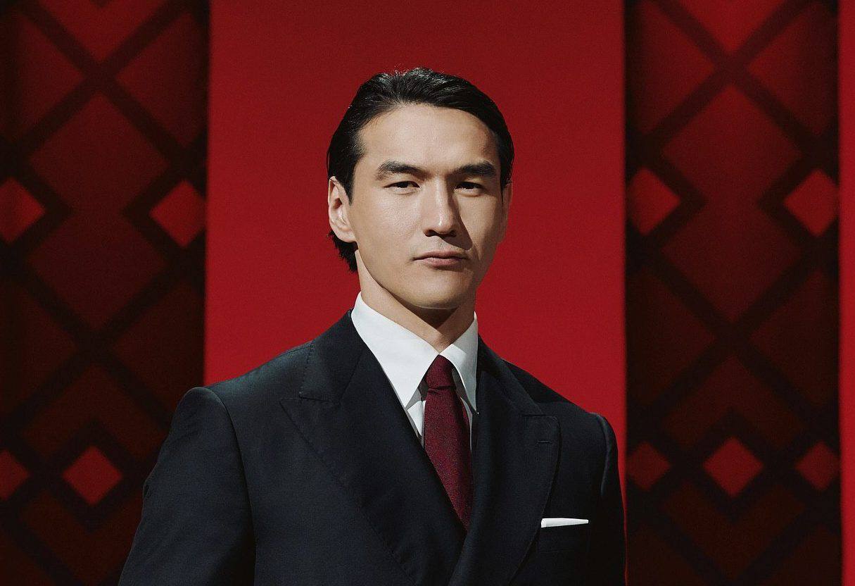 Комику Нурлану Сабурову запретили въезд в Россию на 50 лет Телеграм каналы сообщают что комику Нурлану Сабурову якобы запретили въезд в Россию сроком на 50 лет По этой информации основанием стали высказывания с критикой СВО а также возможные нарушения миграционного и налогового законодательства Источники утверждают что сейчас Сабуров находится в аэропорту Внуково и не может вылететь обратно из за отсутствия средств на билет Официальных подтверждений этой информации от государственных органов или представителей артиста на данный момент нет NEWS VL в MAX прислать новость