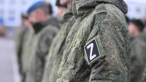 В Госдуме продлили кредитные каникулы для участников СВО на 2026 год В Государственной Думе приняли изменения в законодательство которые предусматривают в том числе продление на 2026 год кредитных каникул для участников специальной военной операции В соответствии с документом до 31 декабря 2026 года продлевается срок в течение которого обратиться к кредитору с требованием о предоставлении кредитных каникул вправе участники СВО в том числе члены их семей а также субъекты МСП чей единственный участник выполняющий функции единоличного исполнительного органа был мобилизован Норма вступит в силу с 1 января 2026 года Народный Совет ЛНР в MAX