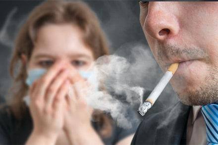 В Минздраве предупредили о риске популяризации обычных сигарет Заявления о том что вейпы в 2 3 раза вреднее обычных сигарет это опасная манипуляция которая создает впечатление будто табак безопаснее Об этом заявил член Общественного совета при Минздраве Константин Кунц Главная опасность когда говорят вейп хуже сигарет люди думают значит обычные сигареты не так страшны Это абсурдная логика которая может реабилитировать табакокурение Курение табака остается одной из ведущих предотвратимых причин смерти в мире Задача медсообщества не создавать иллюзию выбора между плохим и очень плохим а донести любое курение вредит здоровью Борьба с вейпингом среди подростков важна но не должна вестись через некорректные сравнения Нужна система первичной профилактики которая снизит спрос на никотин в целом fatcat18