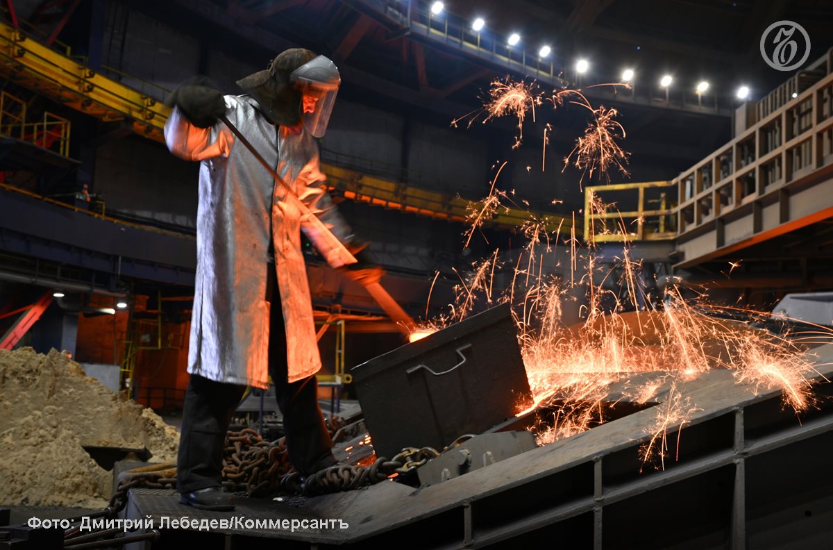 Российский металлургический уголь подорожал на 4 5 12 с начала года Цены подскочили благодаря осложнениям с поставками из Австралии и повышенному спросу в Китае перед национальными праздниками Это в свою очередь повысило доходность экспорта через дальневосточные порты Но устойчивого роста цен на коксующийся уголь аналитики все еще не видят указывая на острую конкуренцию среди поставщиков и торговые барьеры на мировом рынке стали Ъузнал