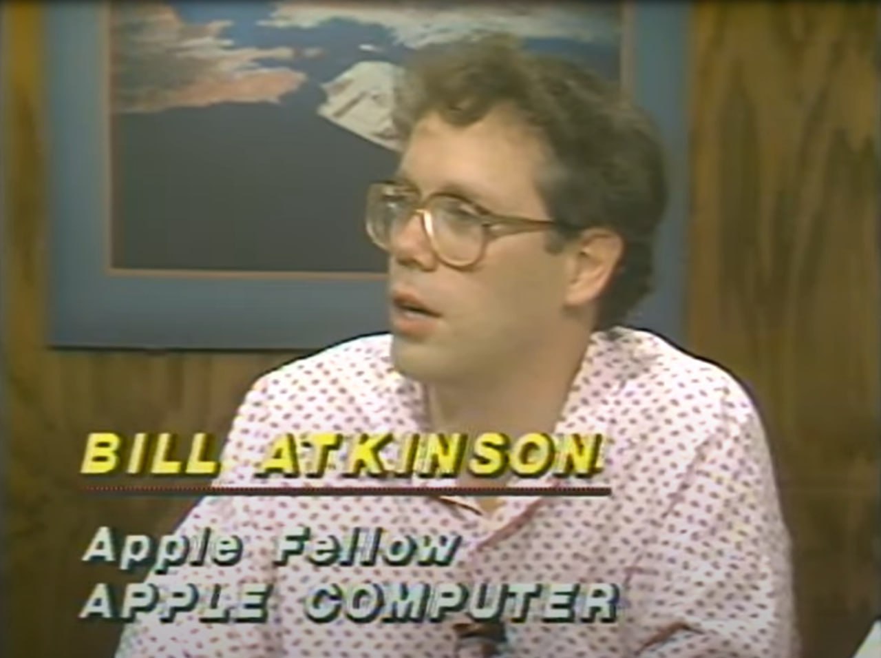 Один из создателей компьютера Apple Macintosh Билл Аткинсон умер в возрасте 74 лет от рака поджелудочной железы, сообщает BFMTV. "Мы глубоко опечалены кончиной Билла Аткинсона. Он был настоящим провидцем, чье творчество, искренность и новаторская работа над Mac будут вдохновлять нас вечно. Мы думаем о его близких", — написал гендиректор Apple Тим Кук в соцсети X. Экс-инженер компании также внедрил несколько компьютерных инноваций, в том числе двойной клик для открытия файла и папки на рабочем столе. Некоторые программы, созданные для Apple, послужили основой для множества других. YouTube / The Computer Chronicles Отправить новость