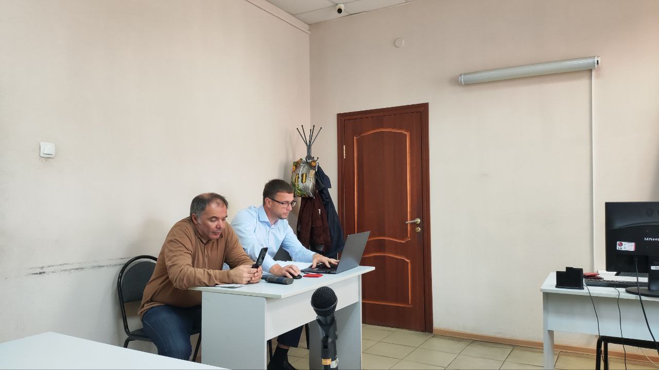 Ленинский районный суд Оренбурга с минуты на минуту приступит к рассмотрению дела экс министра природы Александра Самбурского Его обвиняют в коррупционных преступлениях На сегодняшнем слушании оглашают обвинительное заключение