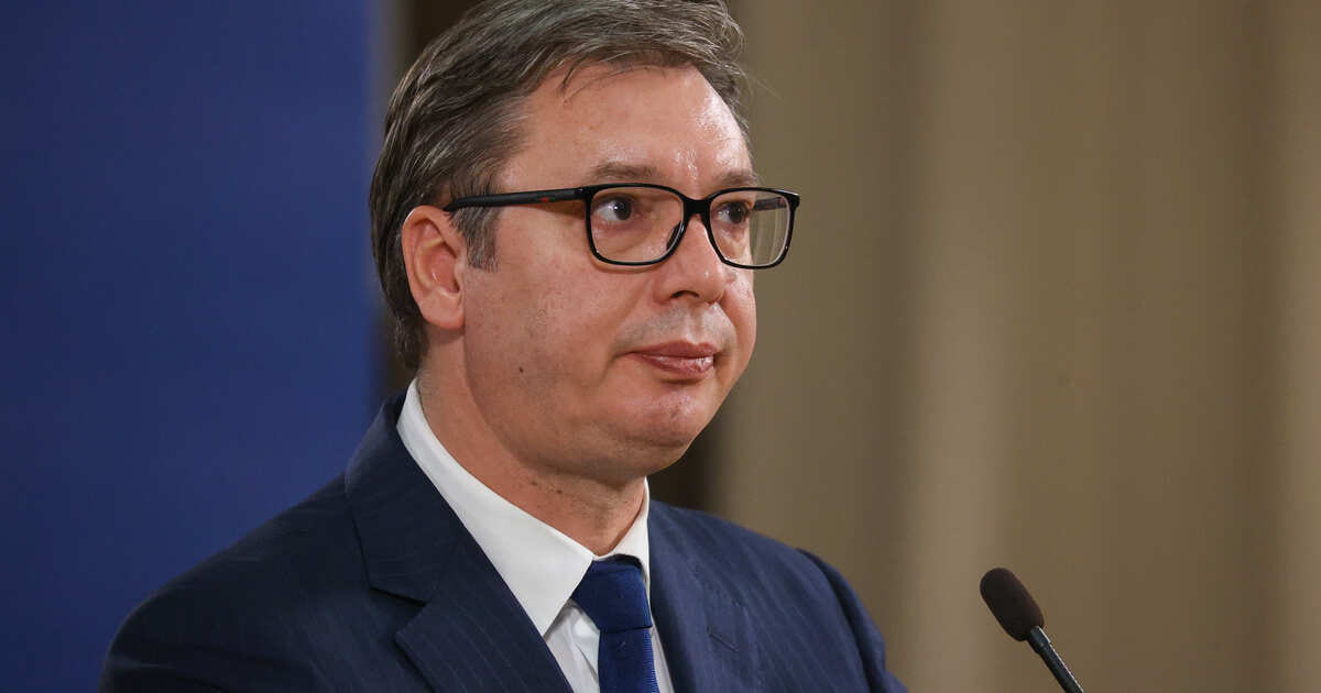 Президент Сербии Александр Вучич заявил, что намерен обсудить с Владимиром Путиным 9 мая в Москве вопросы поставок российского газа и текущее положение в нефтяной отрасли.