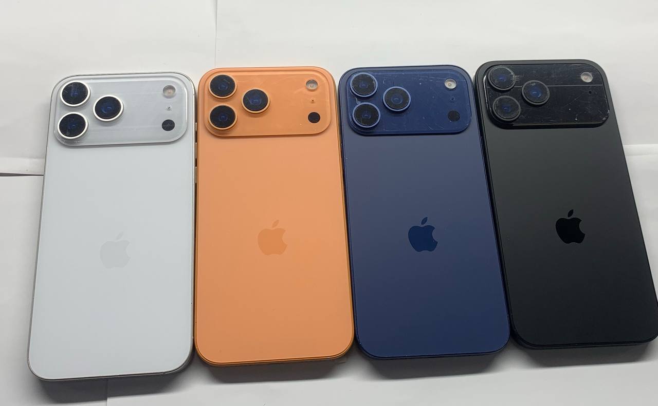 Макеты новой линейки iPhone. Ожидается, что на второй неделе сентября покажут устройства именно в таких цветах. Инфо от инсайдера Сонни Диксона. А что-то есть в этом оранжевом. Как вам?