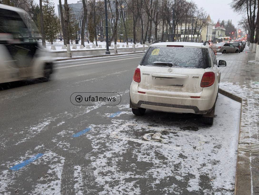 В Уфе готовятся к введению платных парковок.  Голубую разметку уже нанесли на улицах Карла Маркса, Коммунистической, Ленина, Пушкина и Октябрьской революции.  В начале проекта стоимость часа парковки составит 40 рублей. Оплатить можно будет через приложение, терминалы и QR-коды.  Пока не известно, когда начнут взимать плату за парковку.  Как вы относитесь к платным парковкам?    Подписаться   Прислать новость