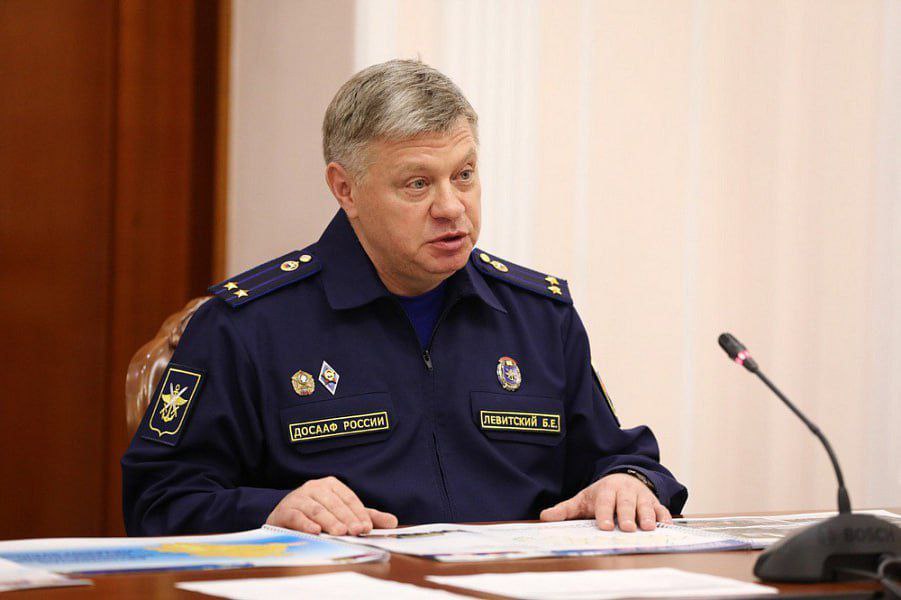 Главу Краснодарского отделения ДОСААФ Добровольного общества содействия армии отправили в СИЗО Бориса Левитского задержали на Кубани и увезли в Москву для следственных действий Его подозревают в превышении полномочий если вина подтвердится ему может грозить до 10 лет тюрьмы сообщает ТАСС Левитский возглавляет организацию с 2017 года До этого с 2012 по 2022 год он был депутатом Заксобрания Краснодарского края и входил в комитет по военным вопросам безопасности работе с молодежью и делам казачества Подпишись и поделись   Поддержать канал голосом