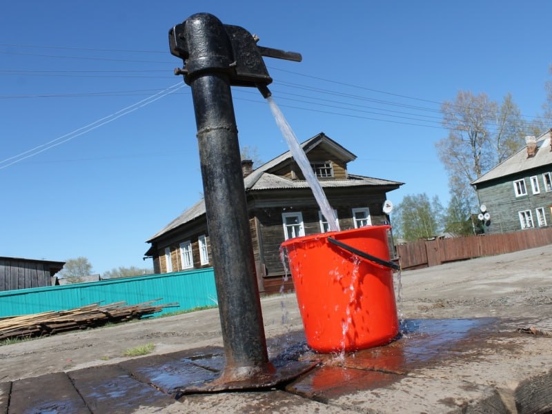 С 26 мая в Сыктывкаре начнутся отключения горячей воды. ООО «Комитеплоэнерго» проведет в Сыктывкаре гидравлические испытания тепловых сетей на плотность и прочность, чтобы подготовиться к новому сезону. Первыми без горячей воды останутся абоненты подключенные к котельной "Кутузова" и участок магистрального трубопровода №1. Сезон отключений закончится 17 августа. График и полный список адресов можно посмотреть на сайте компании.