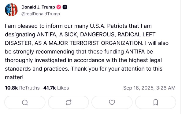Дональд Трамп объявил что признает движение антифа террористической организацией Есть только две проблемы Во первых подобной организации не существует есть лишь от силы несколько десятков групп активистов называющих себя антифашистами которые не то что не имеют организационной структуры но и вообще друг с другом мало связаны Во вторых в США не существует списка террористических организаций действующих внутри страны подробнее об этом писал здесь Подобный список есть лишь для международных террористических организацией Поэтому кого и в какие списки собирается включать президент пока не очень понятно