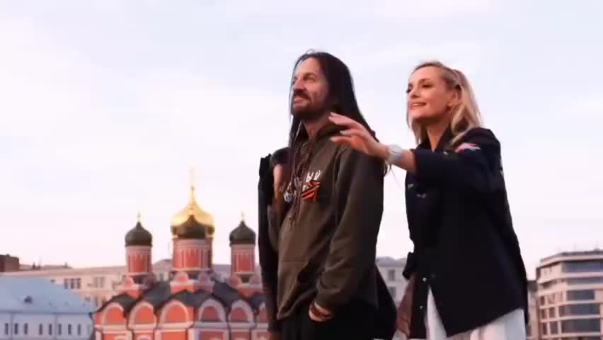 Франсис Лаланн и Елена Максимова представили клип 'Моя Россия'