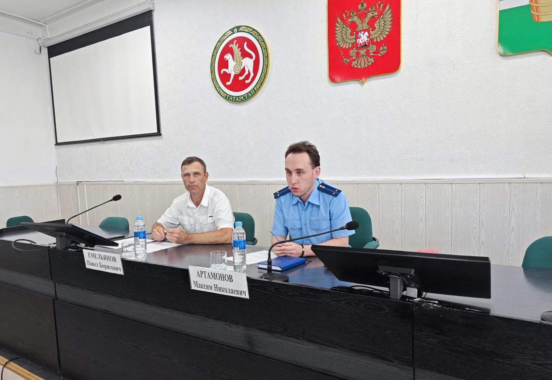 Исполняющим обязанности Казанского межрайонного природоохранного прокурора Артамоновым М.Н. организован личный прием граждан в Чистопольском муниципальном районе Республики Татарстан. Поступившие от заявителей обращения касались вопросов исполнения требований водного, лесного законодательства, а также соблюдения режима особо охраняемых природных территорий. ‼ По результатам приема граждан даны исчерпывающие разъяснения законодательства, по поступившим обращениям организованы проверочные мероприятия. Также работником прокуратуры в рамках работы по правовому просвещению для сотрудников администрации муниципального района проведена лекция о порядке реализации органом местного самоуправления полномочий по обеспечению свободного доступа к водному объекту