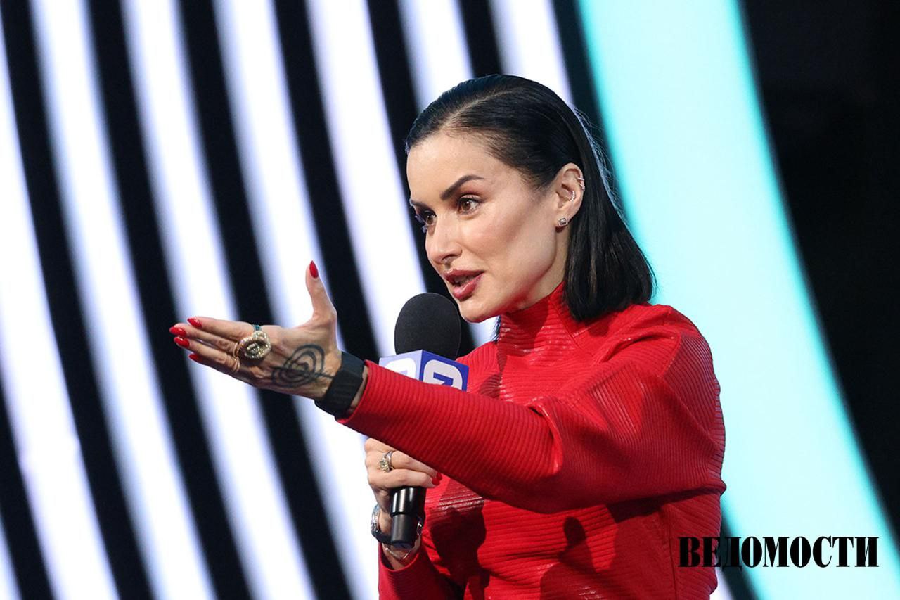 Владимир Путин наградил телеведущую Тину Канделаки орденом Александра Невского Певица Надежда Бабкина награждена орденом За заслуги перед Отечеством I степени Подпишитесь на Ведомости