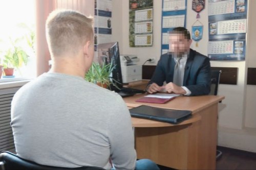 Контрразведчики уберегли новосибирца от государственной измены В Новосибирской области силовики не допустили совершение государственной измены 23 летним местным жителем Об этом Прецеденту сообщили в пресс службе регионального ФСБ 18 сентября Контрразведчики установили что парень пытался связаться с представителями украинской террористической организации Кроме того молодой сибиряк помещал тематические ресурсы военизированных объединений для поиска информации об оказании помощи ВСУ Своими действиями новосибирец был в шаге от совершения преступления по ст 275 УК государственная измена В целях предупреждения совершения преступления УФСБ России по Новосибирской области ему объявлено официальное предостережение о недопустимости подобных действий В случае повторного их совершения гражданин понесет уголовное наказание сообщили силовики