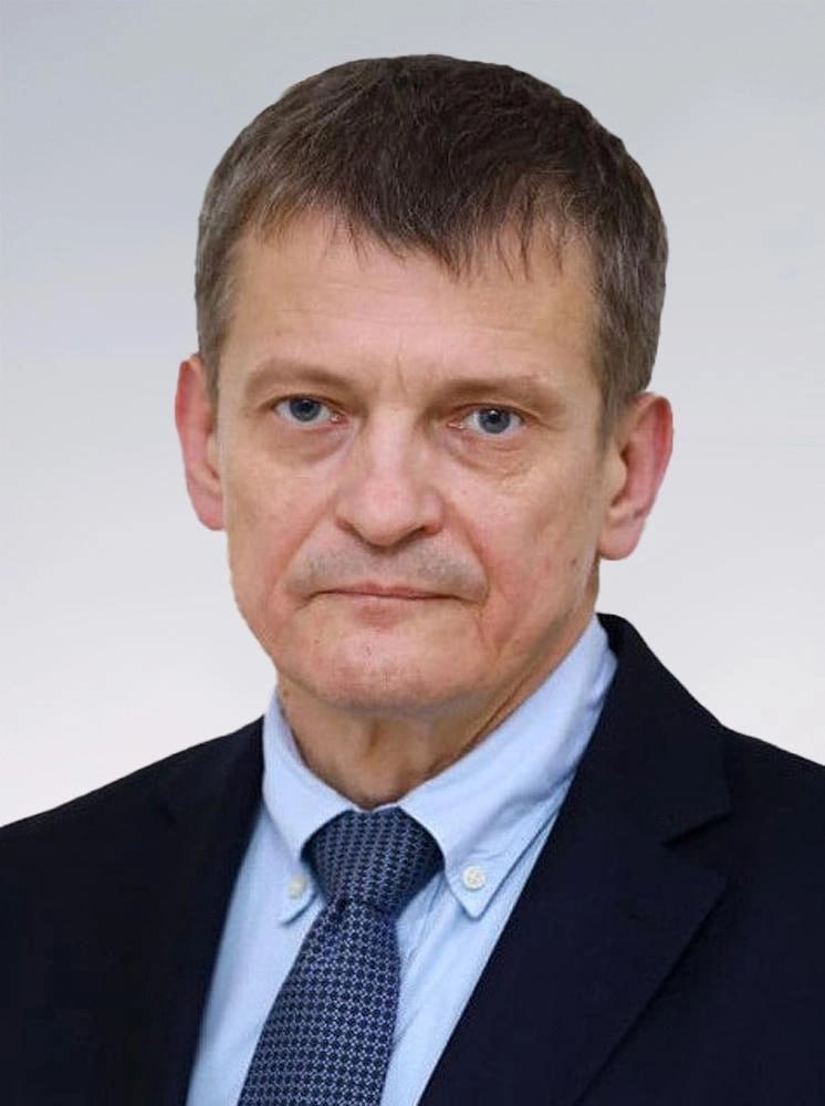 Замгубернатора Петр Банников курировавший департамент безопасности внезапно уходит с поста Информацию подтвердил источник nn ru в правительстве Петр Банников пришел на эту должность в 2021 году Он занимался вопросами мобилизационной подготовки и защиты гостайны контролировал работу управления по деятельности мировых судей ЗАГСов и комитета по делам архивов Банников окончил Нижегородскую академию МВД а затем служил в силовых структурах Несколько лет был замначальника регионального УФСБ Куда уходит чиновник не уточняется Информации о том кто займет пост замгубернатора вместо него пока тоже нет Подпишись Предложи новость