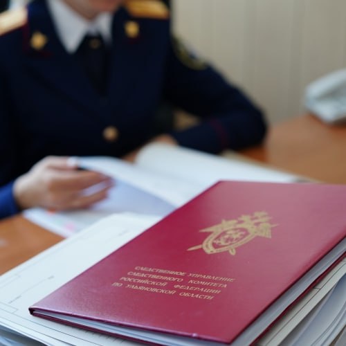 ‼ Глава СК Александр Бастрыкин потребовал доклад по делу об убийстве сотрудницы фитнес-центра в Дзержинске  Информация об этом появилась в пресс-службе ведомства.  Напомним, тело 48-летней женщины с признаками насильственной смерти и асфиксии обнаружили 4 августа в лесополосе рядом с рекой Воложка. По предварительным данным, на женщину напали днем, когда она каталась на велосипеде.  По статье «Убийство» региональный следственный комитет возбудил уголовное дело. Расследование продолжается.     Следственный комитет РФ     Прислать новость