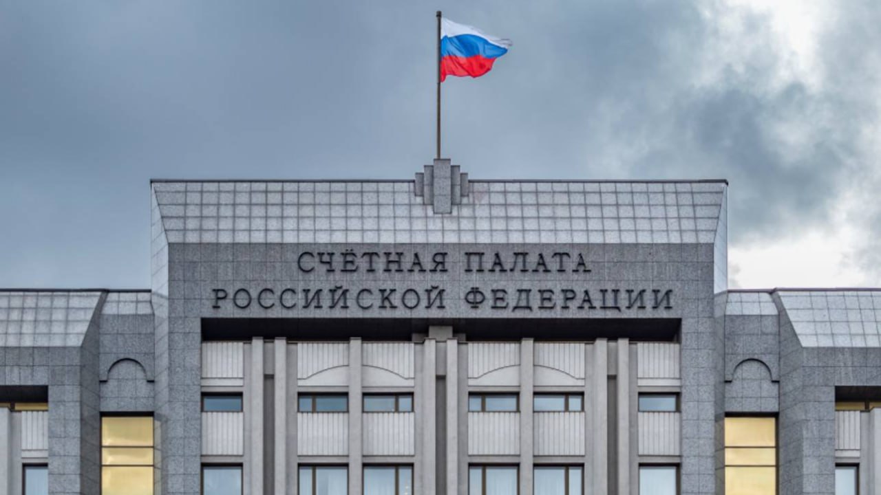 Счетная палата РФ СП предложила в 10 раз увеличить плату за использование водных ресурсов, чтобы пополнить госбюджет. Аудиторы отмечают, что актуальные ставки за водопользование крайне низкие. При этом, около 33% от общего объема водных ресурсов расходуется без измерительных приборов. Каждый второй водопользователь в России пользуется водой без счетчиков, для которых аудиторы и предложили увеличить коэффициент к ставке платы с 1,1 до 10.