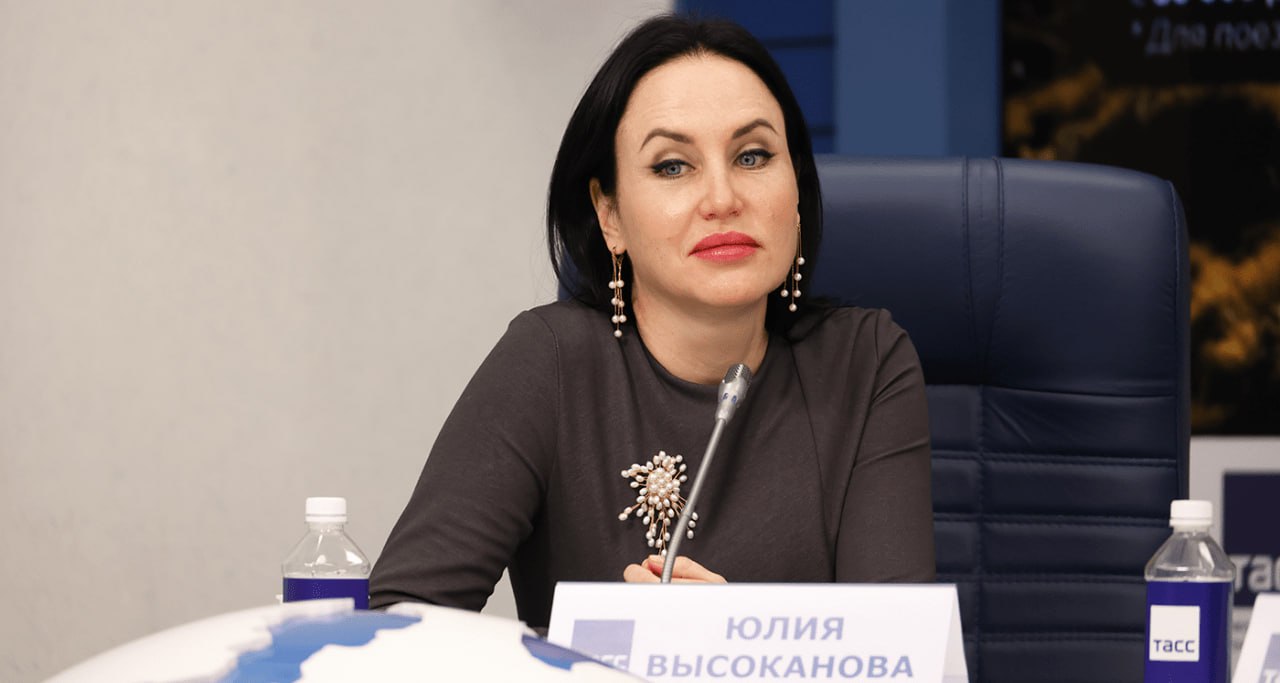 Какие курорты выбирают туристы вместо Анапы Летом 2025-го бронирования в Анапу сократились на 60–70%. Туристы перераспределились: часть — в Сочи и Туапсе, часть — в Крым рост бронирований по ряду городов до 60% , другие — в Абхазию +15–17% и даже на Каспий и Азовское побережье. Юлия Высоканова, гендиректор туроператора «Мультитур», эксперт РСТ: «Хуже всего чувствуют себя отели с минимальной инфраструктурой. А вот “всё включено” и анимация — спасают сезон». На волне интереса — и непляжные регионы: — Тверская и Ярославская области — Ладожское и Онежское озёра — Карелия и Байкал В Крыму вырос не только спрос, но и цены: отели 0–2 — ≈10 тыс.₽/ночь 3 — ≈12 тыс.₽ 4–5 — до 23 тыс.₽ Все подробности — в материале RTN.