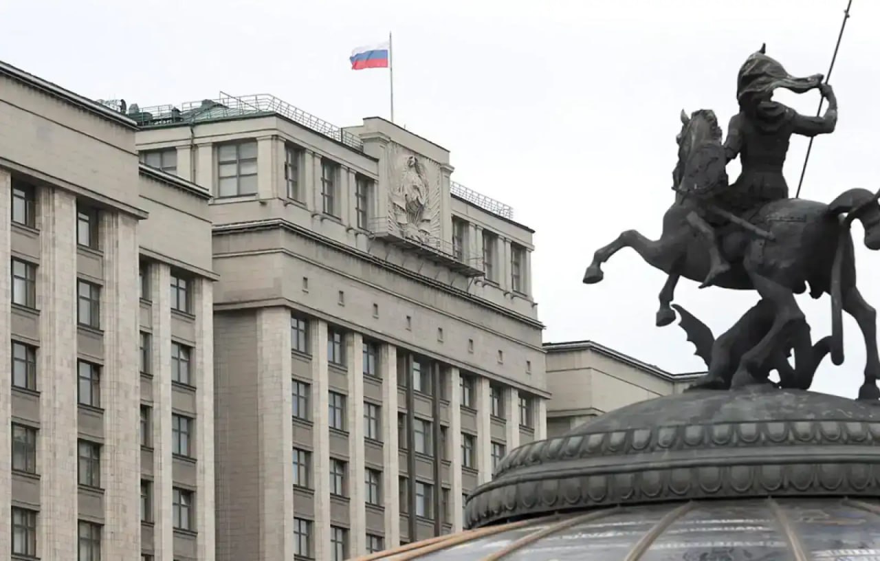 Председатель партии «Справедливая Россия — За правду» Сергей Миронов предложил ввести пожизненный запрет на въезд в Россию для мигрантов, осужденных за особо тяжкие преступления. Соответствующий законопроект уже внесен в Государственную Думу. Согласно этому документу, запрет на въезд будет распространяться на иностранных граждан, совершивших тяжкие преступления как на территории РФ, так и за пределами страны, независимо от того, была ли их судимость снята или погашена.