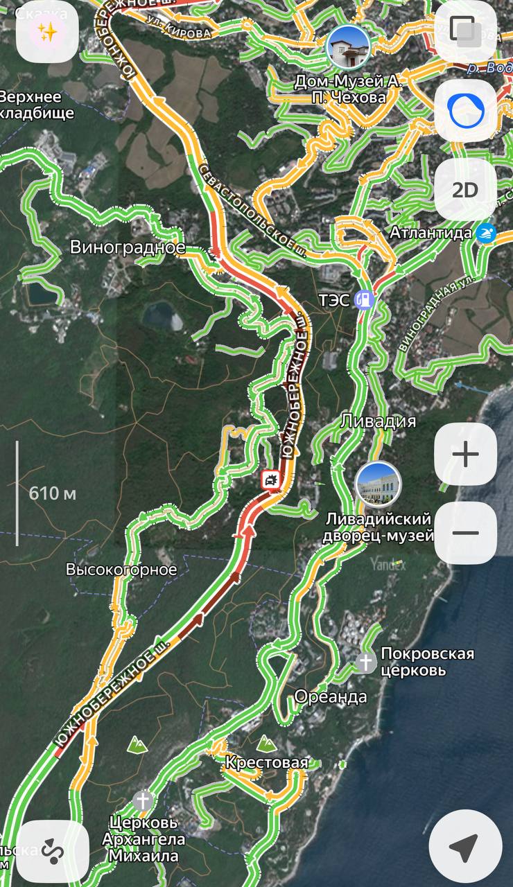 Из-за ДТП на трассе Ялта — Севастополь образовались пробки.  Неизвестно, сколько еще придется стоять машинам, пока что сервис "Яндекс.Пробки" оценивает дорожную обстановку так.  Планируйте маршрут заранее.