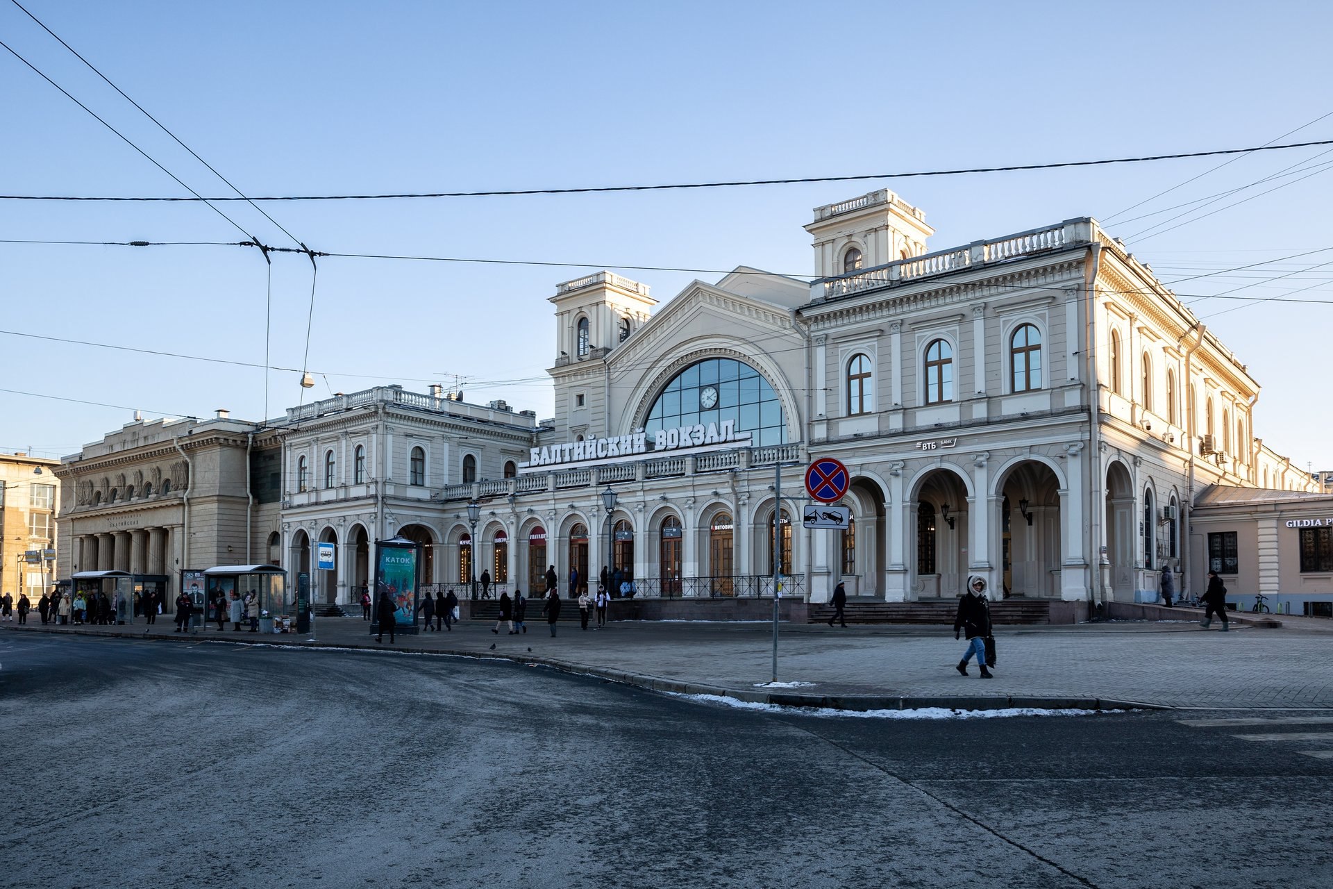 Рядом с Балтийским вокзалом появится одна из самых больших гостиниц Отель разместят на месте одного из зданий «Подъемтрансмаша». В ней будет порядка 1000 номеров. Подробнее