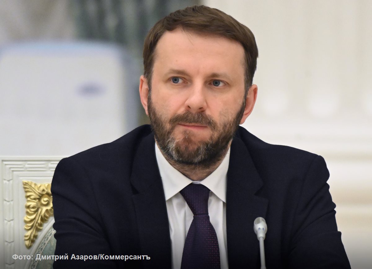 В России не планируется блокировать иностранные мессенджеры, речь идет о соответствии российским требованиям. Об этом заявил замглавы администрации президента РФ Максим Орешкин на форуме «Территория смыслов». «Понятно, нет у властей никогда такого желания все запретить, потому что это приведет к негативным последствиям»,— сказал он цитата по ТАСС . Господин Орешкин отметил, что если сервисы «нероссийские или российские» соответствуют требованиям с точки зрения регистрации и предотвращения мошеннических действий «с ними ничего не будет происходить». Подписывайтесь на «Ъ» Оставляйте «бусты»