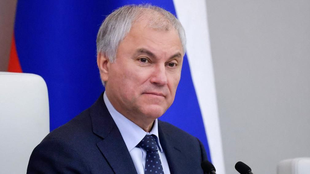 Вячеслав Володин Отчет Правительства о работе в 2025 году пройдет в последнюю неделю февраля На заседании Совета Государственной Думы Вячеслав Володин проинформировал о состоявшейся встрече с Председателем Правительства РФ Михаилом Мишустиным на которой обсуждался предстоящий отчет Правительства Как сказал Председатель ГД отчет Правительства РФ состоится на последней неделе февраля с 24 по 26 число окончательная дата будет определена несколько позже Со следующей недели начнутся встречи политических фракций Госдумы с Михаилом Мишустиным сообщил Володин В этом году принято решение начать встречи раньше чтобы было больше возможностей для обсуждения вопросов проблемных тем и времени на подготовку к заседанию По сложившейся практике в рамках комитетов пройдут встречи с профильными министрами и заместителям Председателя Правительства ergosdumaofficial