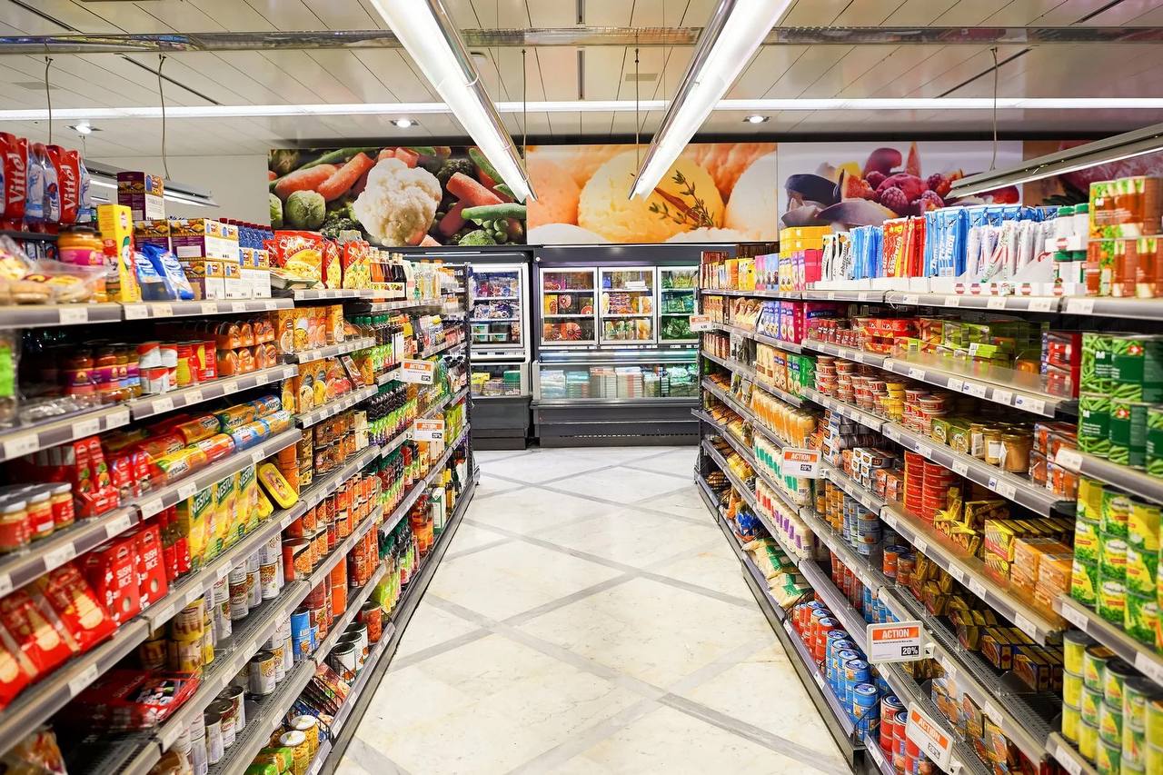 Депутаты предложили ограничить наценки на продукты до 15%. По мнению депутата Сергея Миронова, ограничение торговой наценки на социально значимые продукты питания до 15% помогут сделать товары доступнее для граждан. Миронов также считает необходимым пересмотреть налоговую нагрузку на продовольственный сектор. Он предложил снизить НДС на продукты питания с нынешних 10% до 5%. Еще одним элементом антиинфляционной программы должно стать смягчение денежно-кредитной политики. Поддерживаете? — / Кубанские Новости