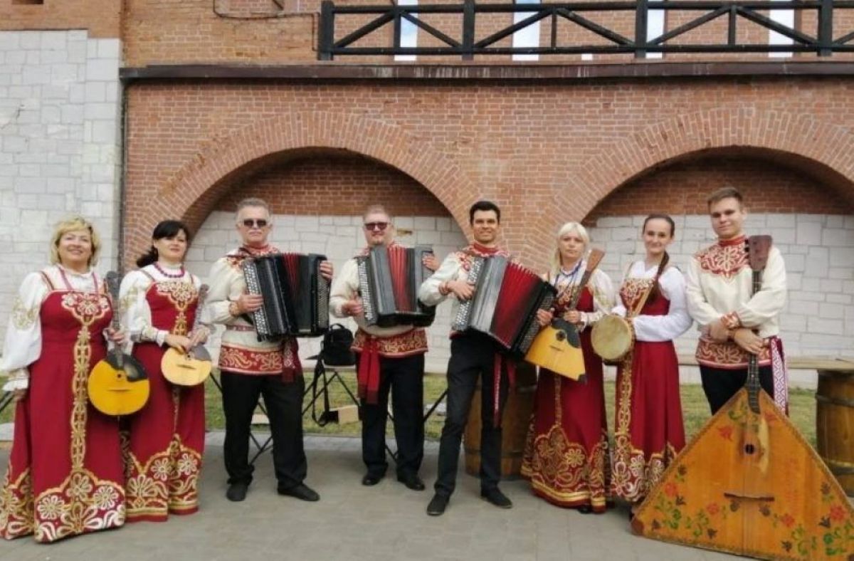 Орловские узоры стали Заслуженным коллективом народного творчества   newsorel ru fn 1780119 html Министр культуры России Ольга Любимова подписала приказ о присвоении почетного звания Заслуженный коллектив народного творчества нашему ансамблю Орловские узоры Об этом сообщили в региональном правительстве   Прислать новость Подписаться   Мы в MAX