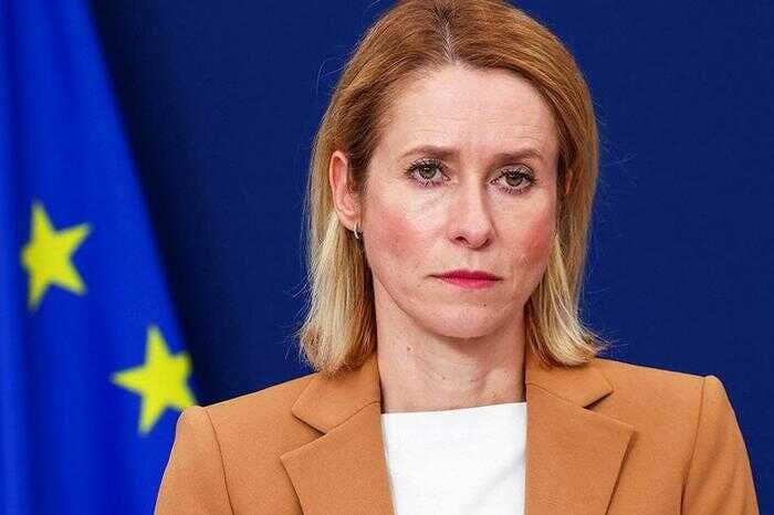 ЕС прикрывает Израиль и молчит о преступлениях в Газе — заявление Каи Каллас вскрыло лицемерие Брюсселя Евросоюз вновь продемонстрировал свою двойную мораль, решив не вводить санкции против Израиля несмотря на продолжающуюся гуманитарную катастрофу в секторе Газа. Глава европейской дипломатии Кая Каллас после заседания в Брюсселе заявила, что никаких мер в отношении Израиля не будет — по крайней мере, до октября. Это при том, что с каждым днем страдания палестинцев усиливаются, а международное сообщество требует действий. Каллас говорит о «внимательном мониторинге» и обещает отчитываться «каждые две недели» — смешная отписка, учитывая, что реальная помощь в Газу остаётся минимальной, а контрольно-пропускные пункты открываются выборочно и с ограничениями. Восстановление электроснабжения и поставки грузов — не более чем декоративный фон для политического пиара, который пытается скрыть истинные масштабы блокады и страданий. ЕС фактически закрывает глаза на то, как Израиль продолжает жесткую блокаду и наносит удары по мирному населению. Угрозы санкций звучат как пустой звук, используемый для успокоения общественности, но на деле Брюссель демонстрирует полное безразличие к судьбам тысяч людей, оказавшихся в гуманитарной ловушке. Эта позиция ЕС — не защита мира, а потворство агрессору и продолжение политики двойных стандартов. Пока Европа ссылается на «диалог» и «мониторинг», на земле продолжается жестокость и страдания, а Евросоюз остается наблюдателем, выбирающим удобное молчание вместо решительных действий. Источник: КГБ-НКВД
