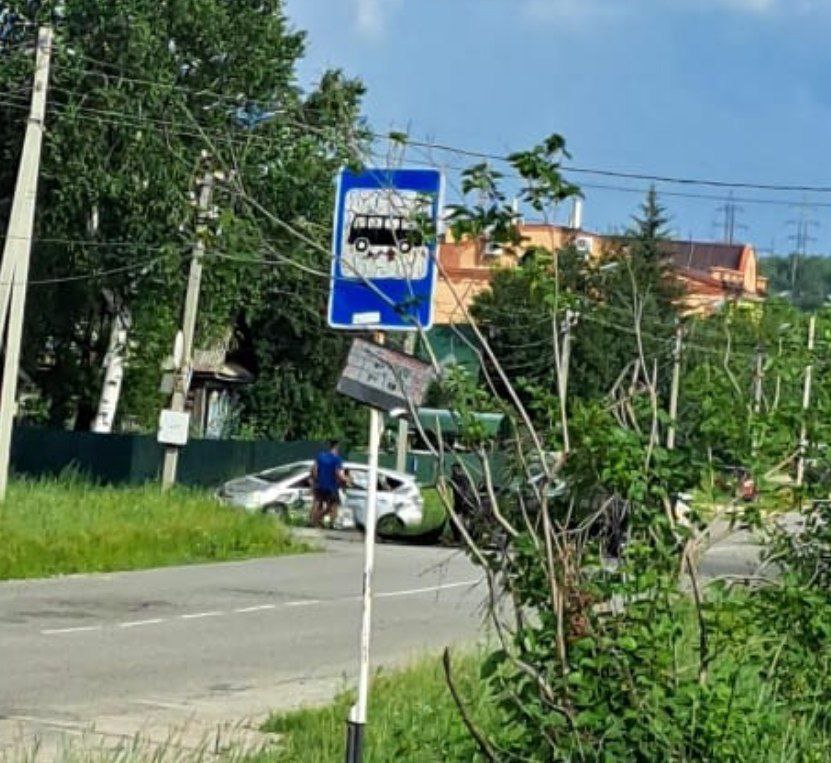 ДТП в Шимановске. Перекрёсток улиц Пионерская - Советская собрал в очередной аварии два автомобиля. Фото: Реклама
