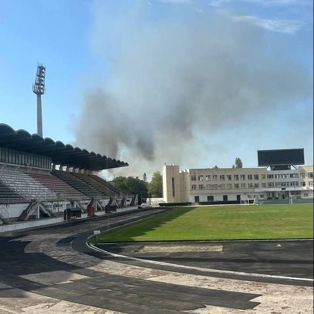 СК возбудил уголовное дело по факту загрязнения воздуха в Керчи из за местного завода Среда 14 января Крым 24 В Крыму возбуждено уголовное дело по факту загрязнения воздуха в Керчи из за работы асфальтобетонного завода Об этом сообщили в пресс службе ГСУ СК России по РК и Севастополю Дело было инициировано после обращения сотрудников спортивного учреждения города сообщивших о загрязнении атмосферы в районе стадиона имени 50 летия Октября и близлежащих жилых домов Установлено что источником выбросов вредных веществ является расположенный поблизости асфальтобетонный завод деятельность которого негативно влияет на здоровье жителей По поручению и о руководителя Главного следственного управления Евгения Руднева следователем возбуждено уголовное дело отметили в сообщении Для установления вс Подробнее