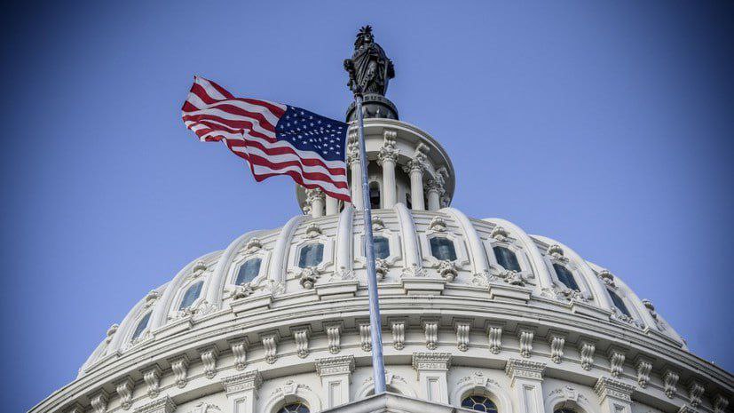 В США продолжают разработку новых санкций против России. Законопроект о новых санкциях против России остается в повестке сената США, работа с Белым домом по этому вопросу продолжается, заявил в воскресенье лидер Республиканской партии в верхней палате американского конгресса Джон Тьюн. "Санкции против России находятся в нашей повестке дня. Мы ждем, работаем с Белым домом и координируем графики, чтобы убедиться, что мы сделаем это в правильное время с точки зрения переговоров между Россией и Украиной" , - сказал он. Ранее Тьюн сообщал, что сенат США готов принять законопроект о новых санкциях против России, когда получит на это "зеленый свет" от американского президента. #торговлябезграниц #tradewithoutborders #Россия #экспорт #импорт #США #Трамп #санкции #переговоры #Украина ____ Торговля без границ Экспорт Вашей продукции Решение любых вопросов ВЭД
