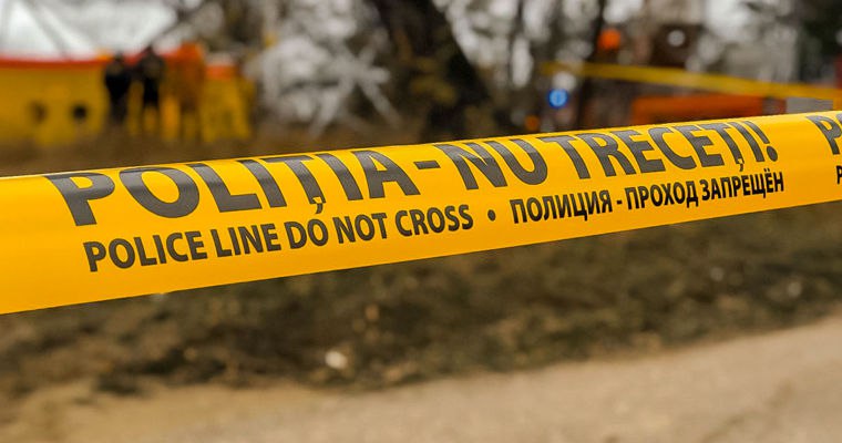 В Теленештском районе убита бизнесвумен из Кишинева: тело вывезли и бросили в колодец Женщина была зверски убита ударом топора по голове, после чего её тело сбросили в колодец.