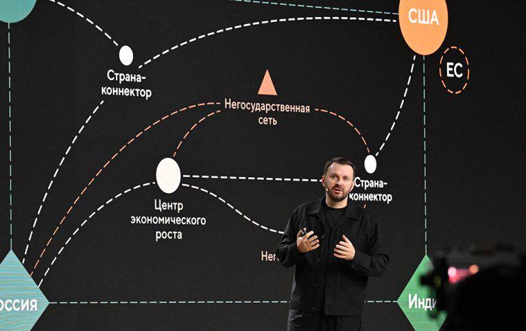 Традиционная модель платежей через ключевые западные банки больше не работает заявил замглавы администрации президента РФ Максим Орешкин выступая на открытии Январских Экспертных диалогов По его словам это связано с тем что Запад использует финансовую систему как оружие вводя многочисленные санкции тарифные барьеры другие ограничения Пытаясь использовать финансовую систему как оружие Запад очень быстро ее разрушает сказал он Орешкин подчеркнул что мировой финансовый сектор будет меняться появится много новых инструментов Кроме того сегодня традиционная финансовая система основанная на создании новых денег и коммерческой банковской системы дошла до предела долгового финансирования добавил замруководителя администрации президента Это значит что подходит к концу и тренд на создание долговых денег как драйвера глобальной экономики Фото Алексей Майшев РИА Новости Подписаться на Российскую газету в Читать нас в MAX