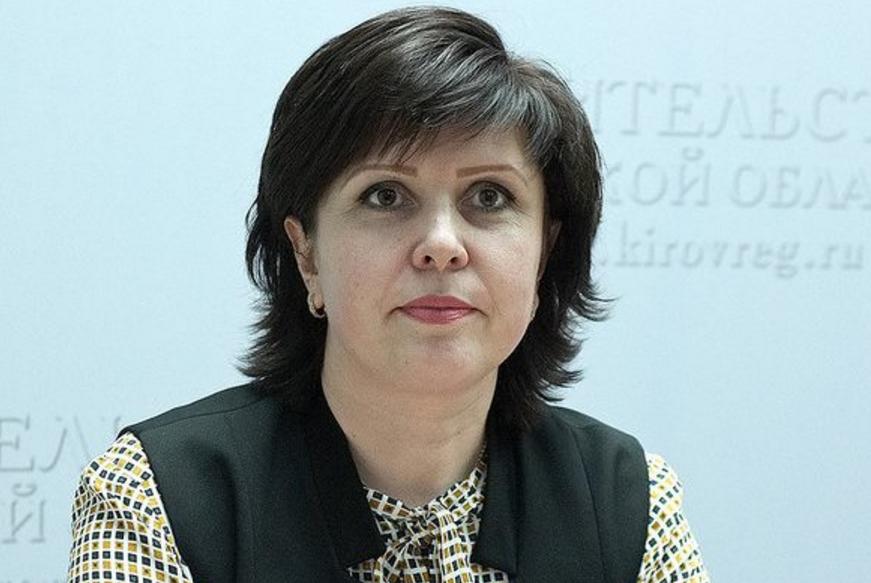 Управления госслужбы занятости населения Кировской области возглавит Ольга Рысева бывший первый замминистра образования региона Руслан Анатольевич Бондарчук возглавлявший ведомство переходит на новую должность но остаётся в нашей команде продолжит трудиться на благо Кировской области сообщил губернатор Александр Соколов Прислать новость IstochnikKirovBot Подпишись на Источник