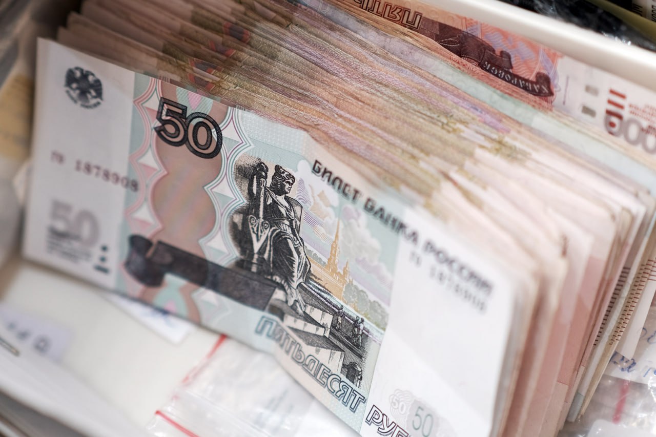 В преддверии обновления банкнот номиналом 10, 50 и 500 рублей в Госдуме предложили разместить на них изображения городов-героев Великой Отечественной войны, в частности, Одессы и Киева. Соответствующее обращение направил лидер партии «Справедливая Россия» Сергей Миронов главе ЦБ Эльвире Набиуллиной. Депутат также предложил изобразить на обновленных банкнотах Ленинград, Севастополь, Волгоград, Брестскую крепость, Москву, Керчь, Новороссийск, Минск, Тулу, Мурманск, Смоленск. Уточняется, что в дизайне банкнот предлагается указать: «Город-герой Великой Отечественной войны».