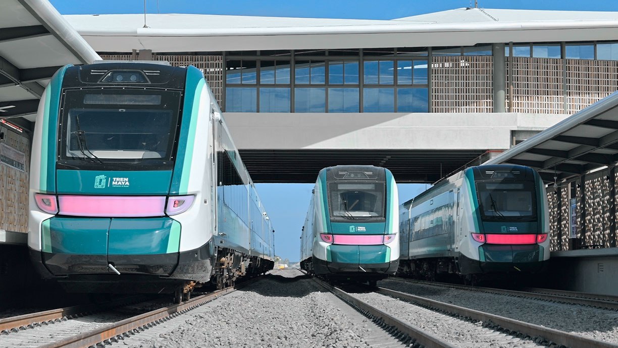 На магистрали Tren Maya появятся грузовые поезда Правительство Мексики намерено создать сеть грузовых линий с частичным использованием железнодорожной инфраструктуры магистрали Tren Maya на полуострове Юкатан. Эта магистраль протяженностью 1554 км с 34 станциями вводилась для пассажирского движения поэтапно с декабря 2023 г. Пуск завершающей очереди состоялся 7 июля 2025 г. К этому времени пассажиропоток на магистрали достиг 1,35 млн пассажиров с ежемесячным ростом объема перевозок на 19 %. В апреле 2025 г. было согласовано восстановление и частичное новое строительство до конца 2026 г. первой грузовой линии длиной около 70 км с выходом на магистраль Tren Maya. Линия соединит порт Прогресо и город Мерида на полуострове Юкатан. На ней предусмотрено сооружение...